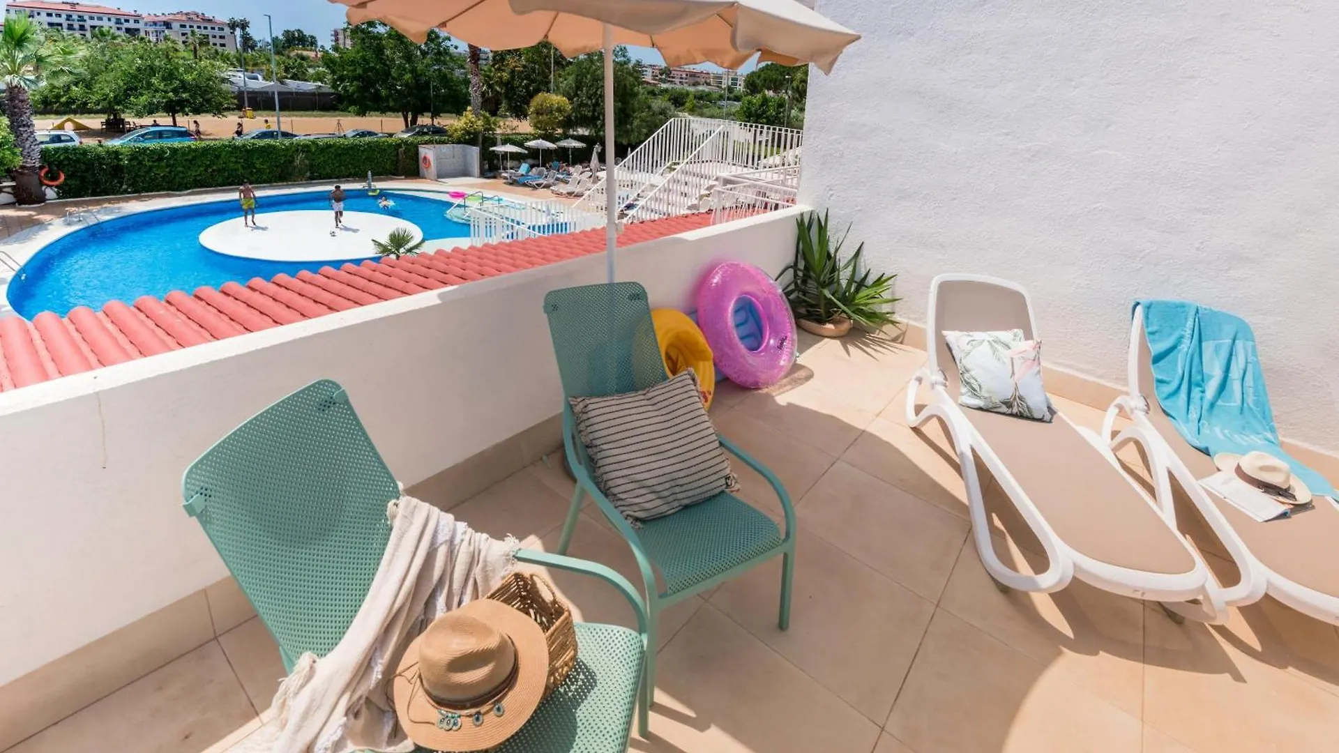 Bamblue Boutique Apartments Pineda de Mar 3*,