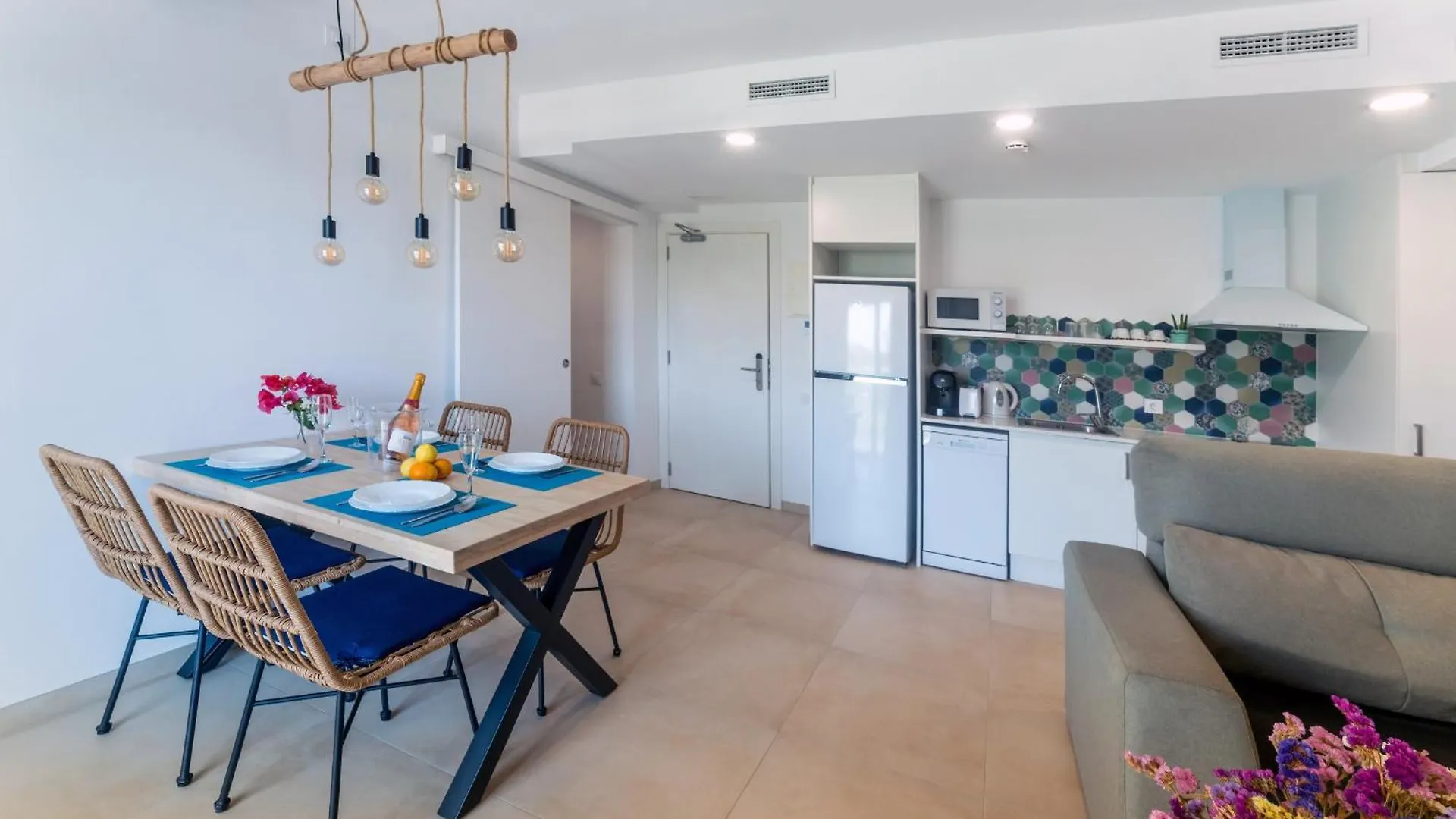 Bamblue Boutique Apartments Pineda de Mar 3*,