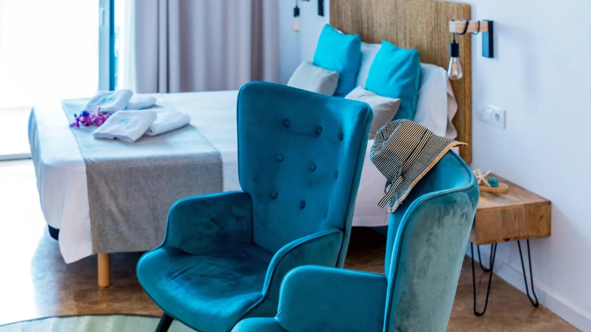Bamblue Boutique Apartments Pineda de Mar 3*,